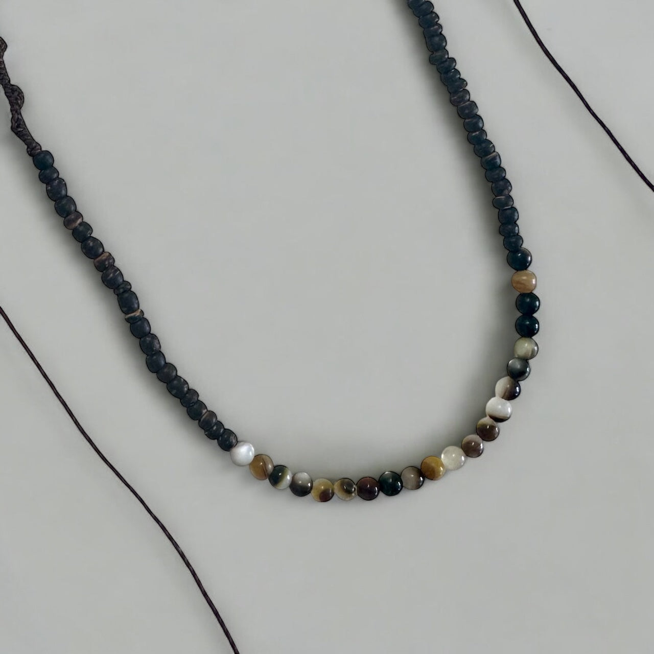 Collier perle de coquillage nacre tressage main, ajustable