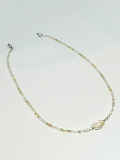 Collier entre ciel et terre – Pierre de lune, Opale, diamants d’Herkimer et Hématite | Intuition, clarté et ancrage