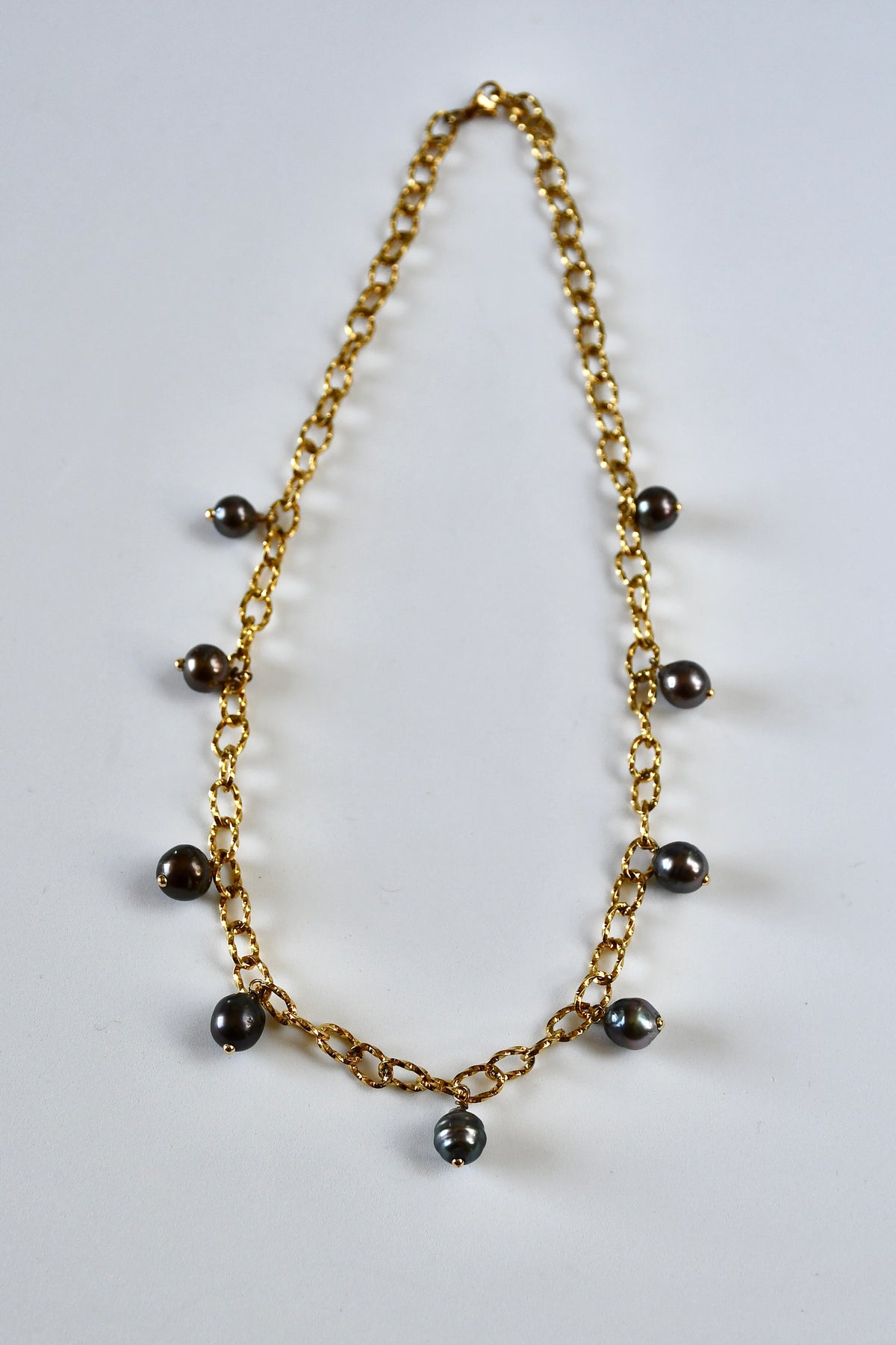 Collier 9 Perles de Tahiti en breloque sur chaîne dorée