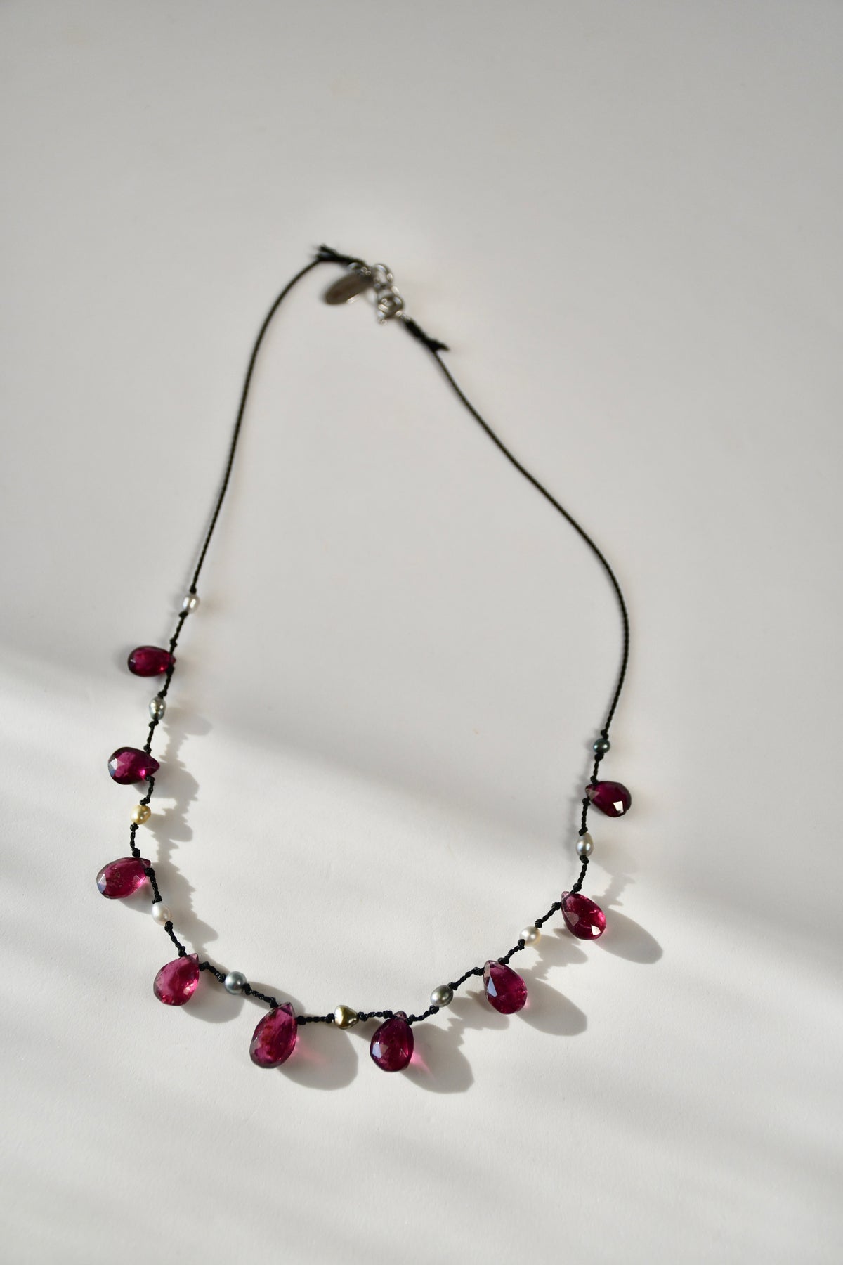 Collier Keishi & Grenat sur soie