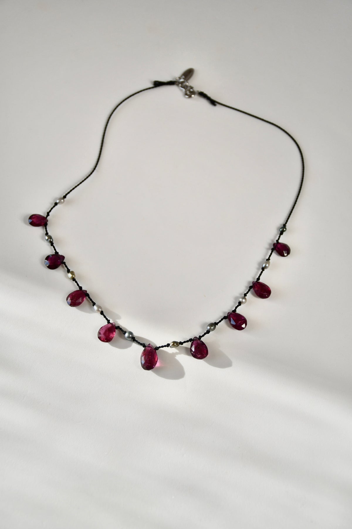 Collier Keishi & Grenat sur soie