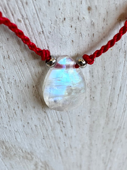 Collier Pierre de lune sur soie