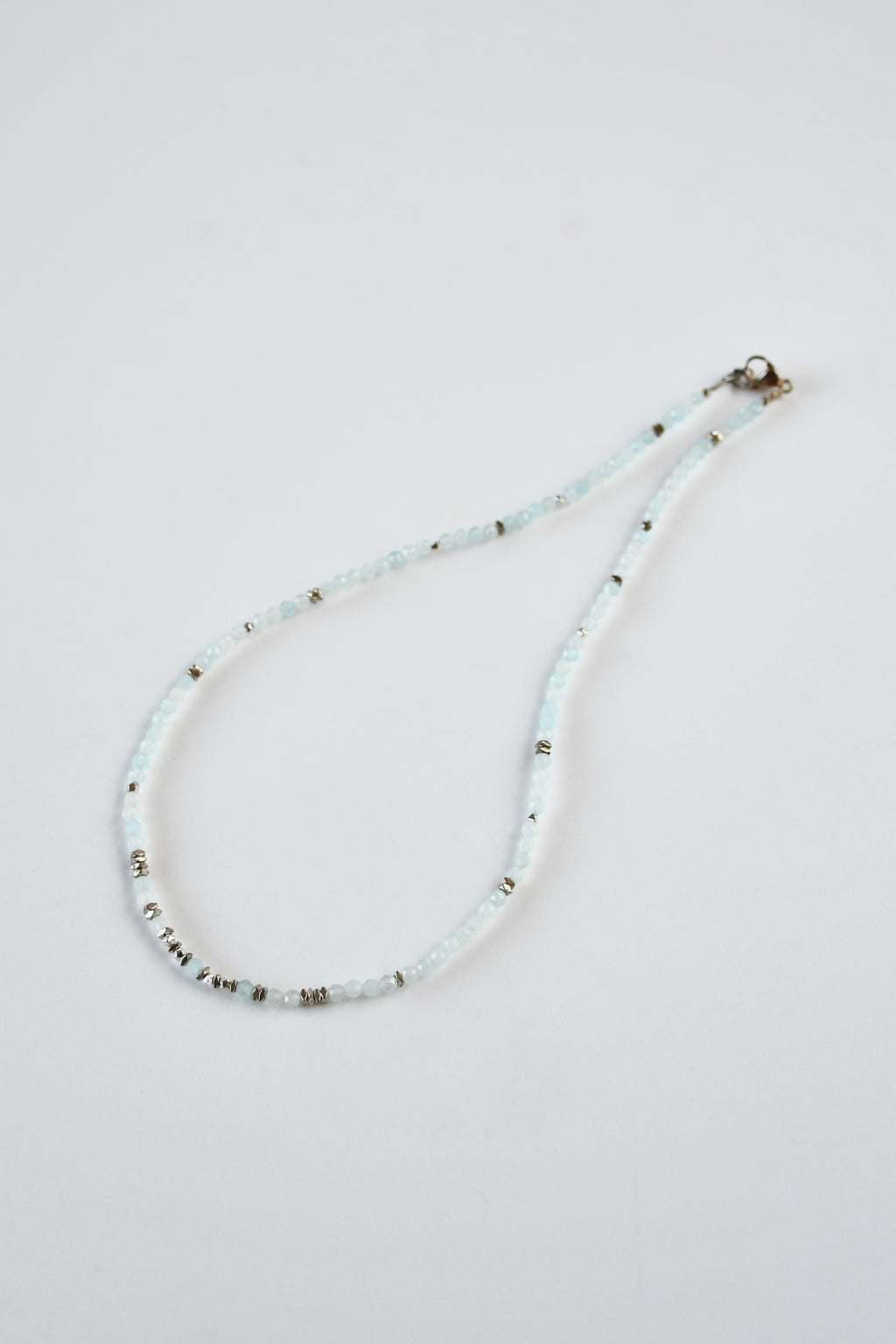 Colliers fins de pierres naturelles, Turquoise, Obsidienne, Aigue-Marine, Howlite, Goldstone