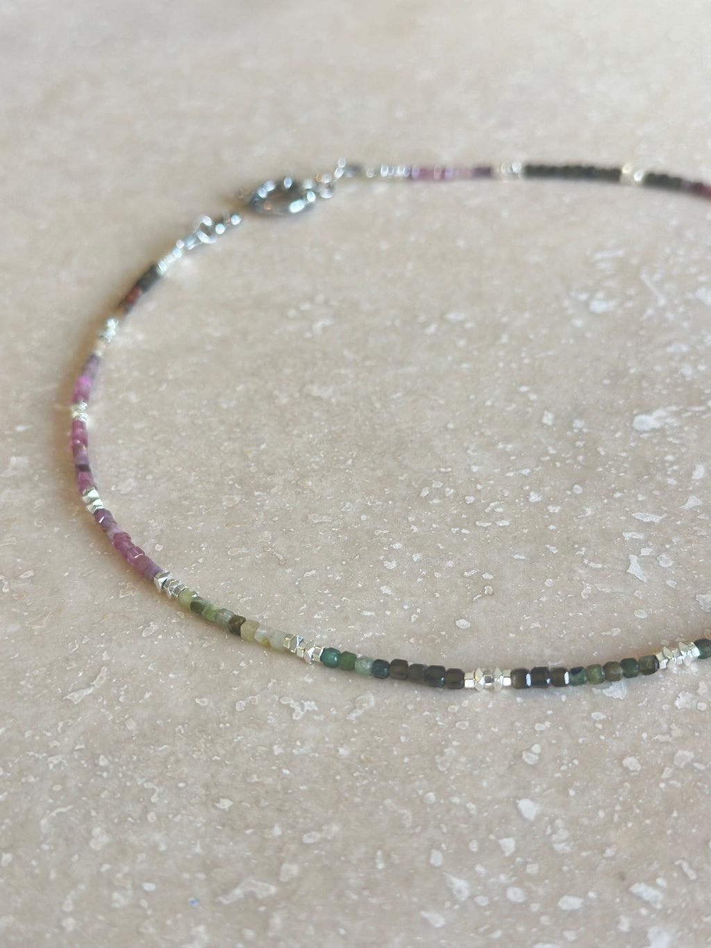 #110 Collana con tormalina e granato – Energia vitale