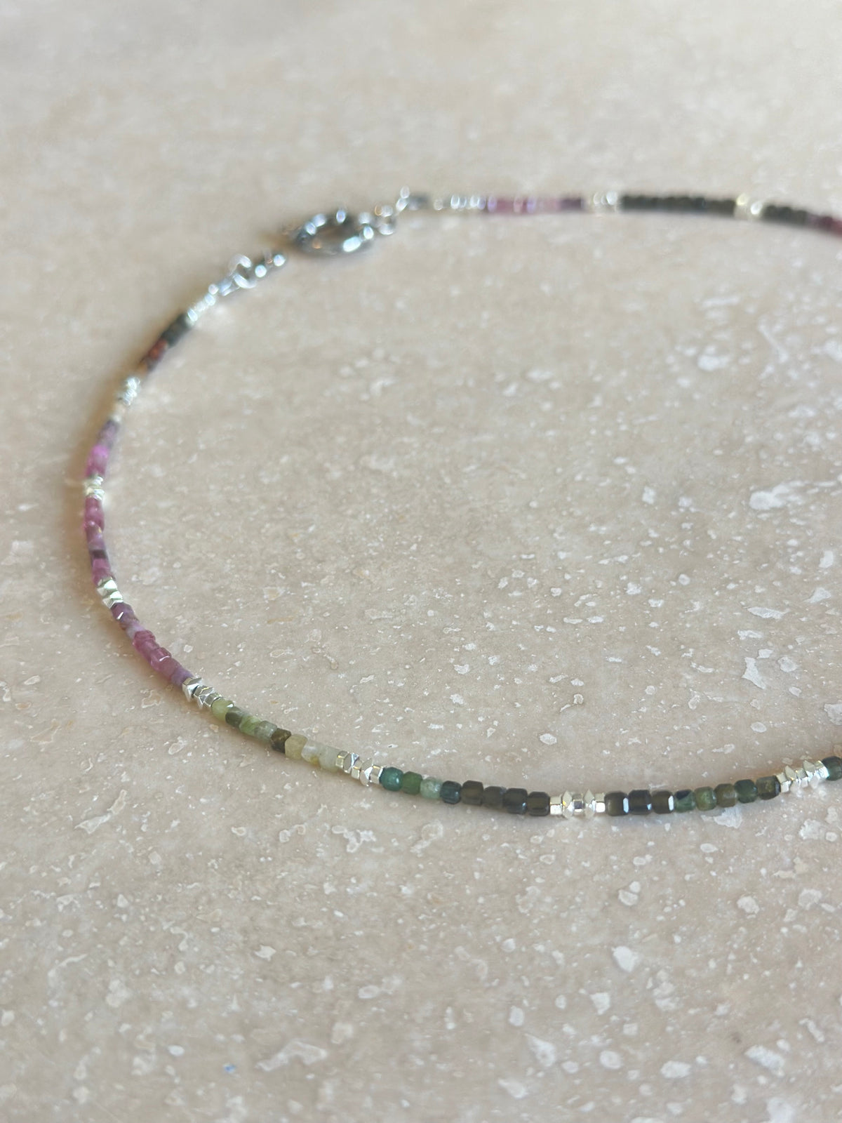 #110 Collana con tormalina e granato – Energia vitale