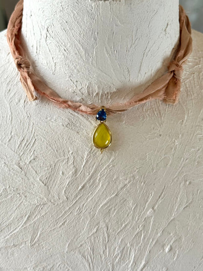 Collier Jade sur ruban de soie — La pierre des sages