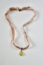 Collier Jade sur ruban de soie — La pierre des sages
