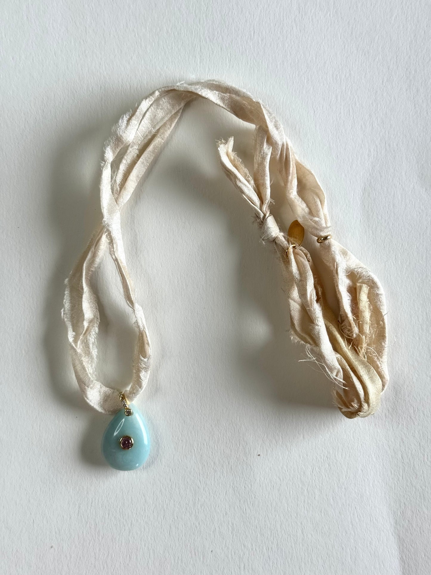 Collier Amazonite sur ruban de soie — La Voix de la Vérité