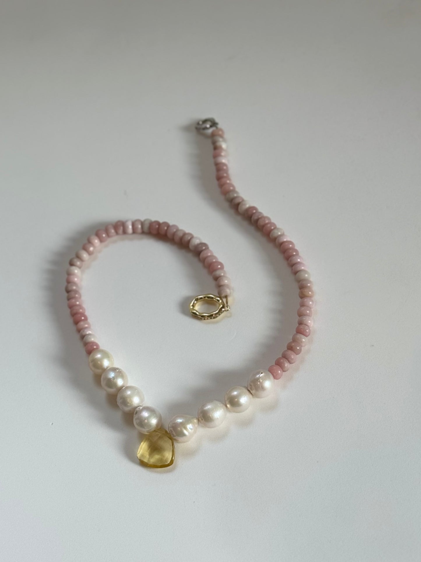 Collier Perles d’eau douce & Opale rose