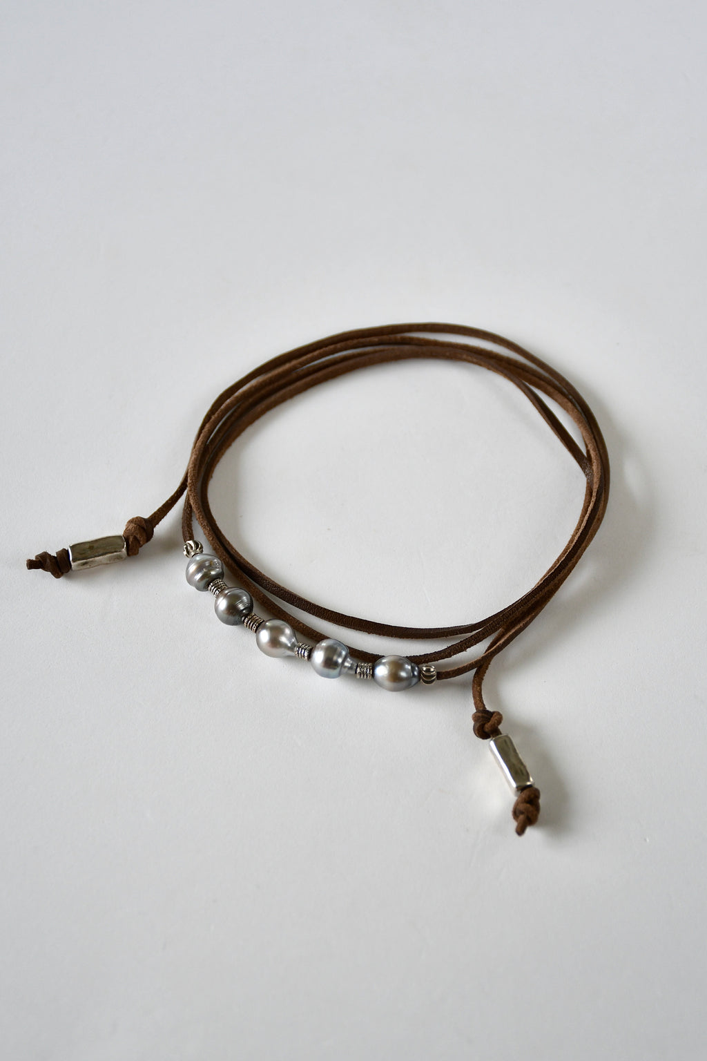 Collier Perles de Tahiti sur cordon de cuir