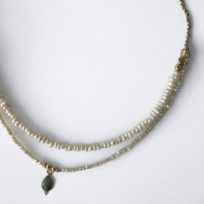Collier 2 rangs Heishi perles d’eau douce, perles de nacre et pendentif turquoise