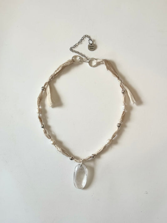 Collier Cristal de roche & Hematite sur soie