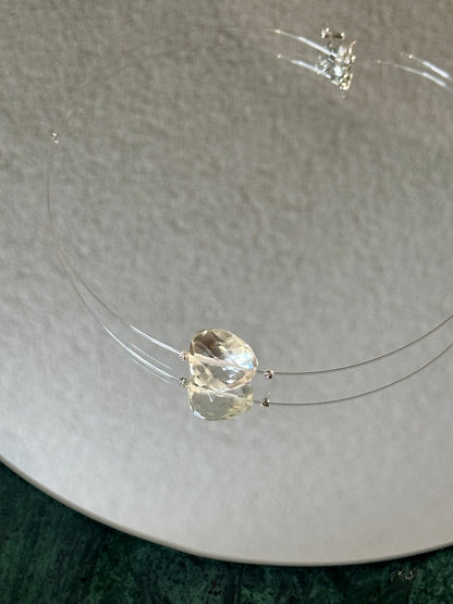Divers colliers pierres semi précieuse sur fil cristal