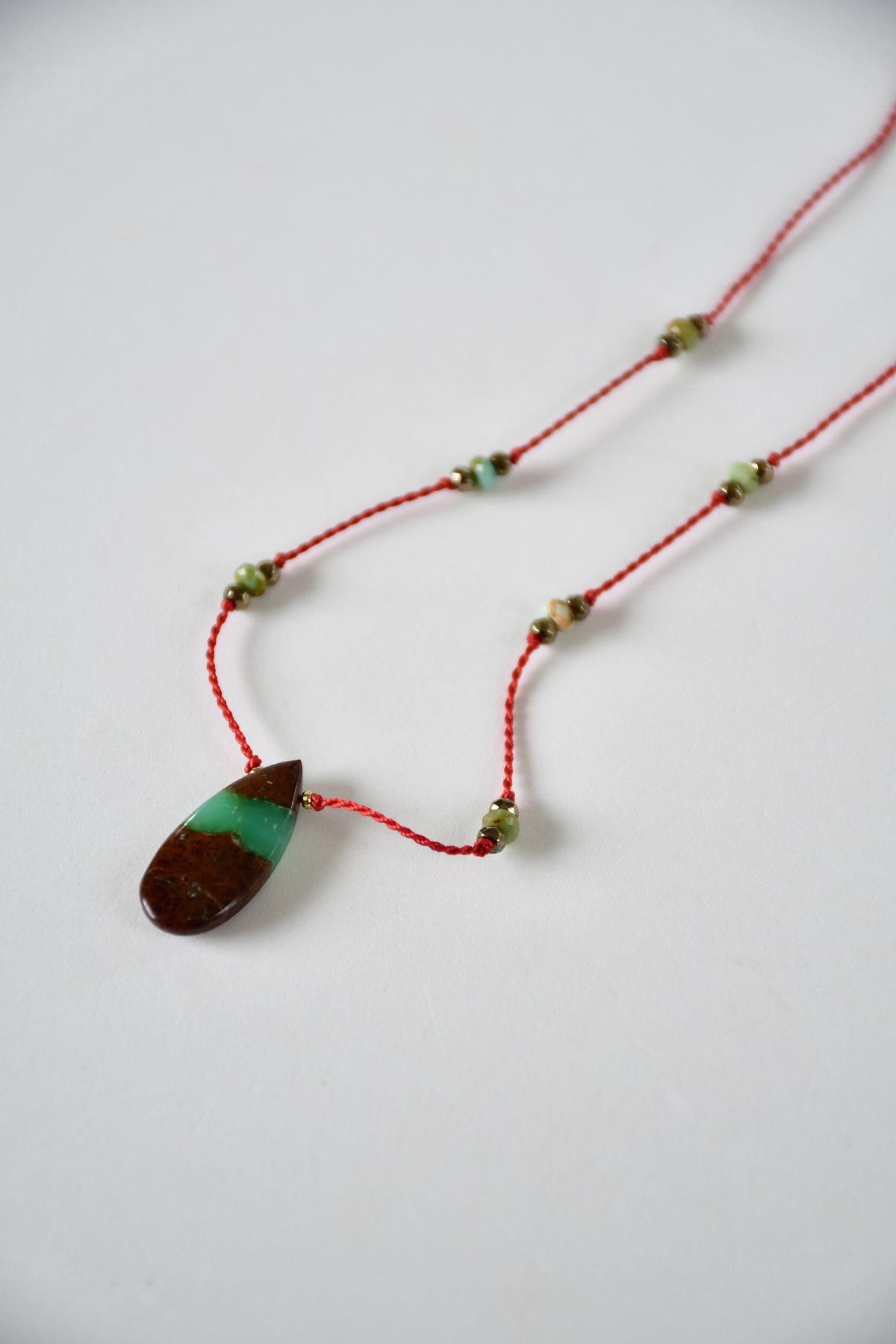 Collier Chrysoprase & Amazonite sur soie