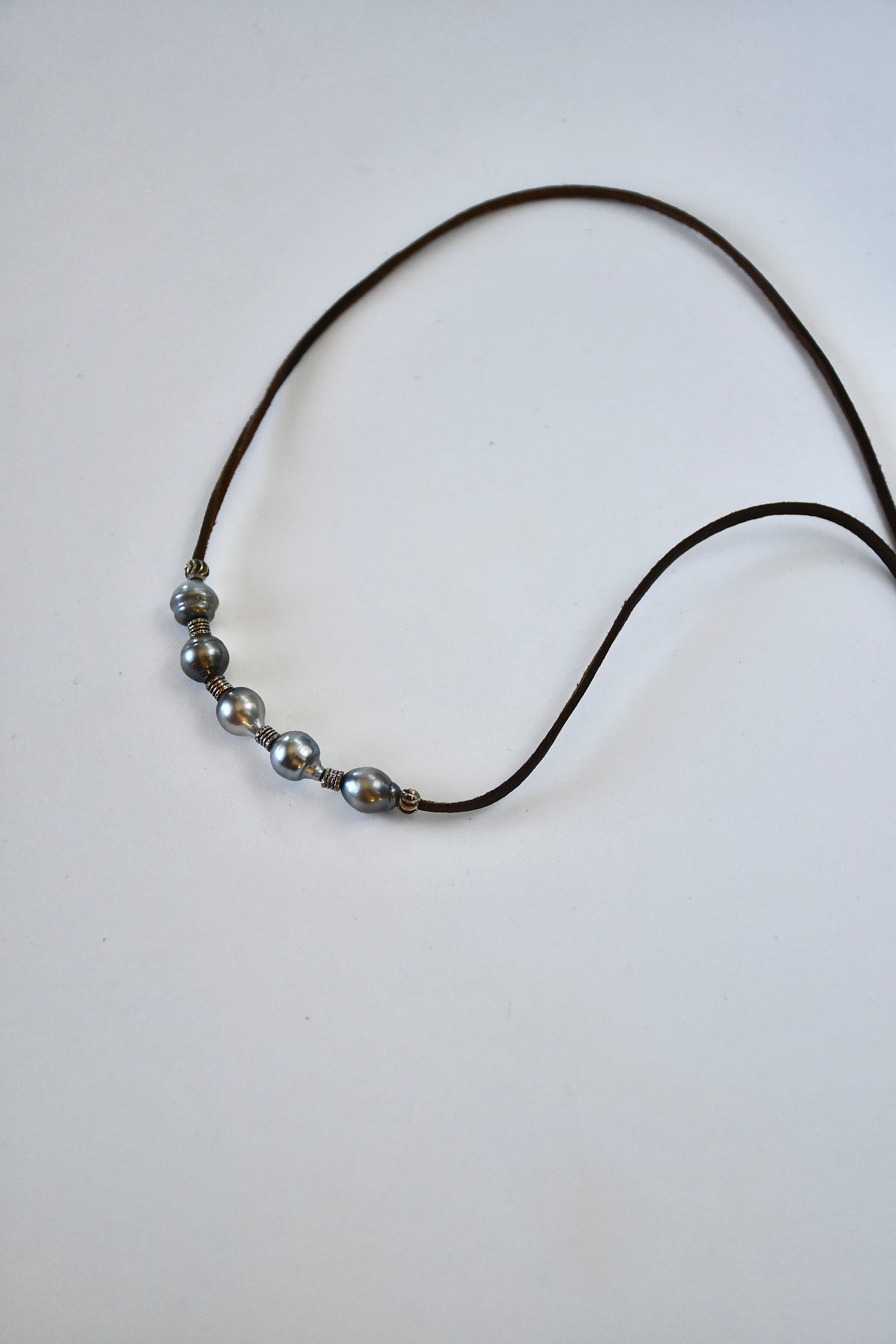 Collier Perles de Tahiti sur cordon de cuir