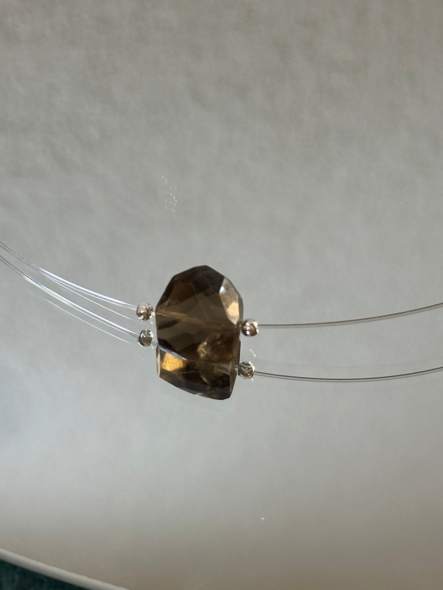Divers colliers pierres semi précieuse sur fil cristal