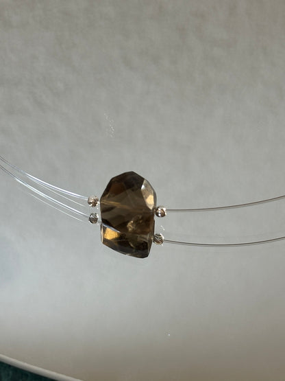 Divers colliers pierres semi précieuse sur fil cristal