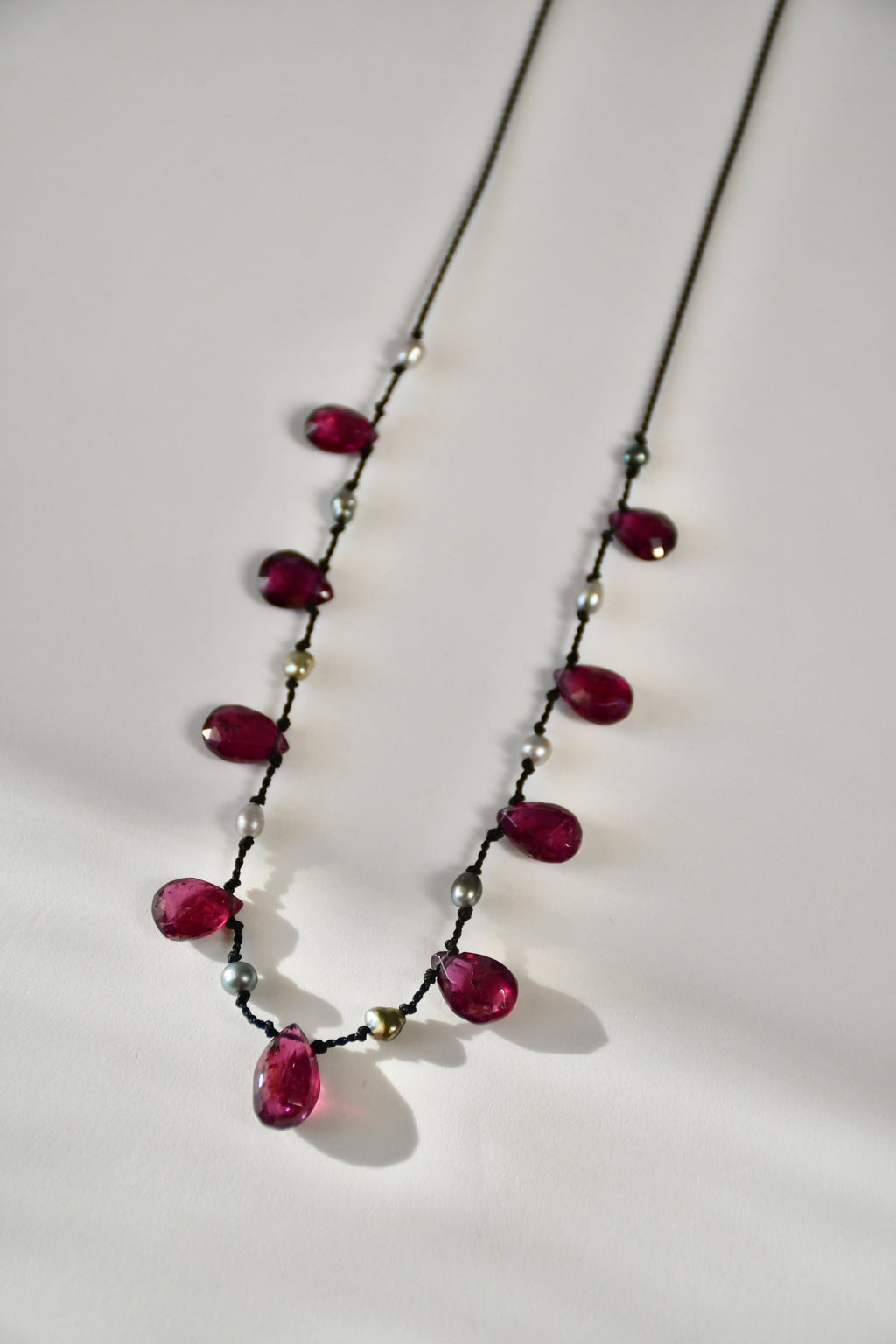 Collier Keishi & Grenat sur soie