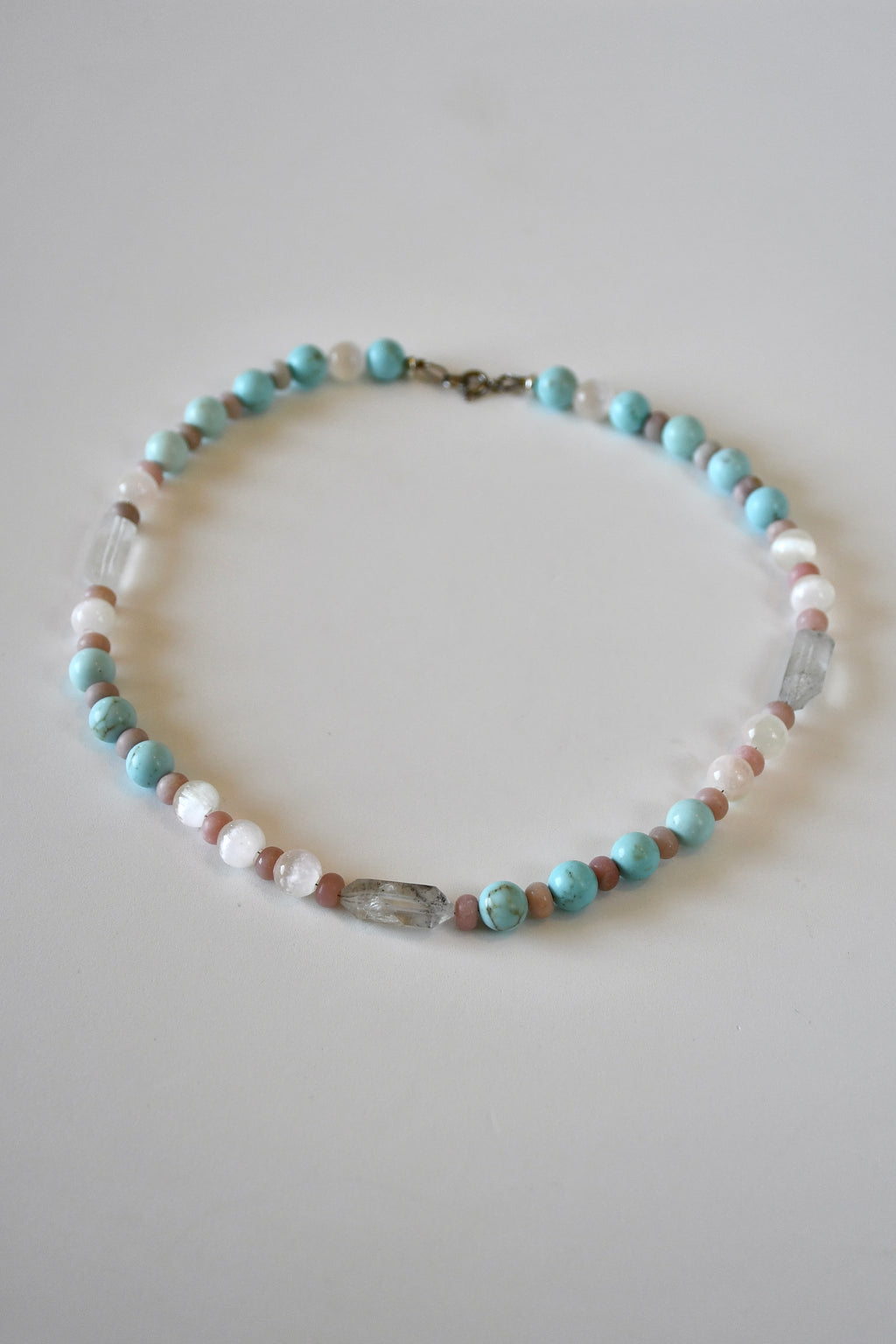 Collana Selenite, Cristallo di Rocca e Howlite — La chiarezza del silenzio