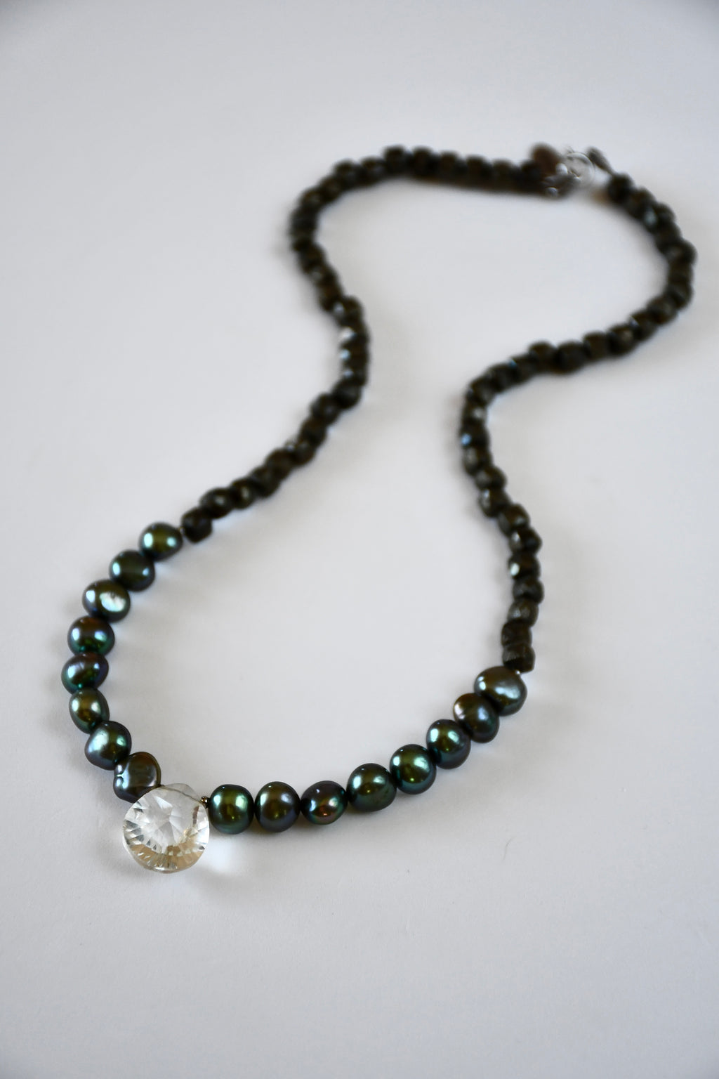 Collier perles d’eau douce, Cristal de roche & Pyrite