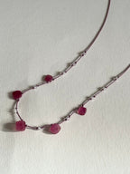 Collier Rubis brut & Améthyste lavande  sur soie