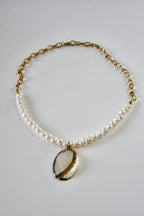 #41 Collana di perle d'acqua dolce e conchiglia
