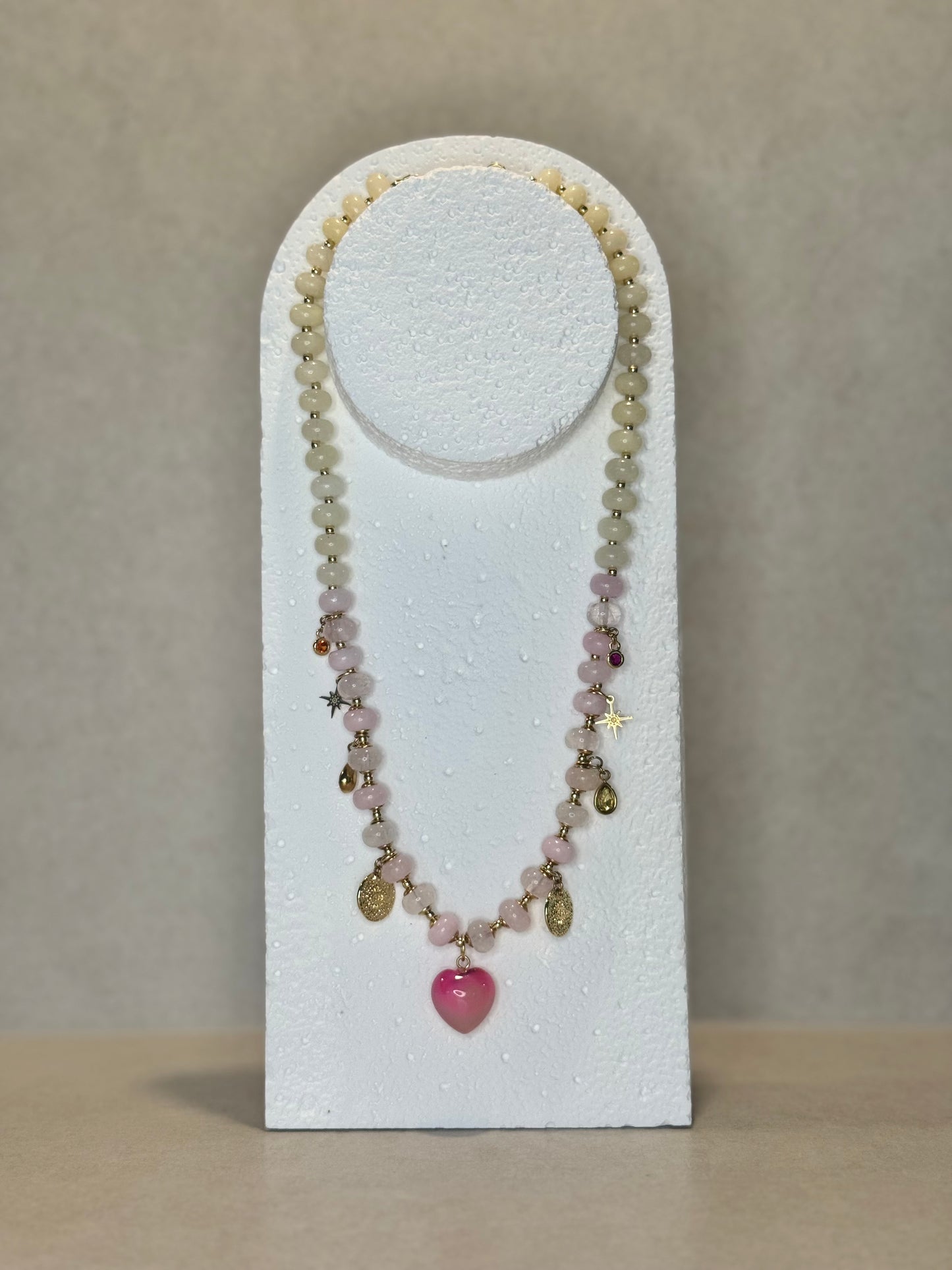 Collier Charms, Quartz rose & Jade — La douceur ancrée