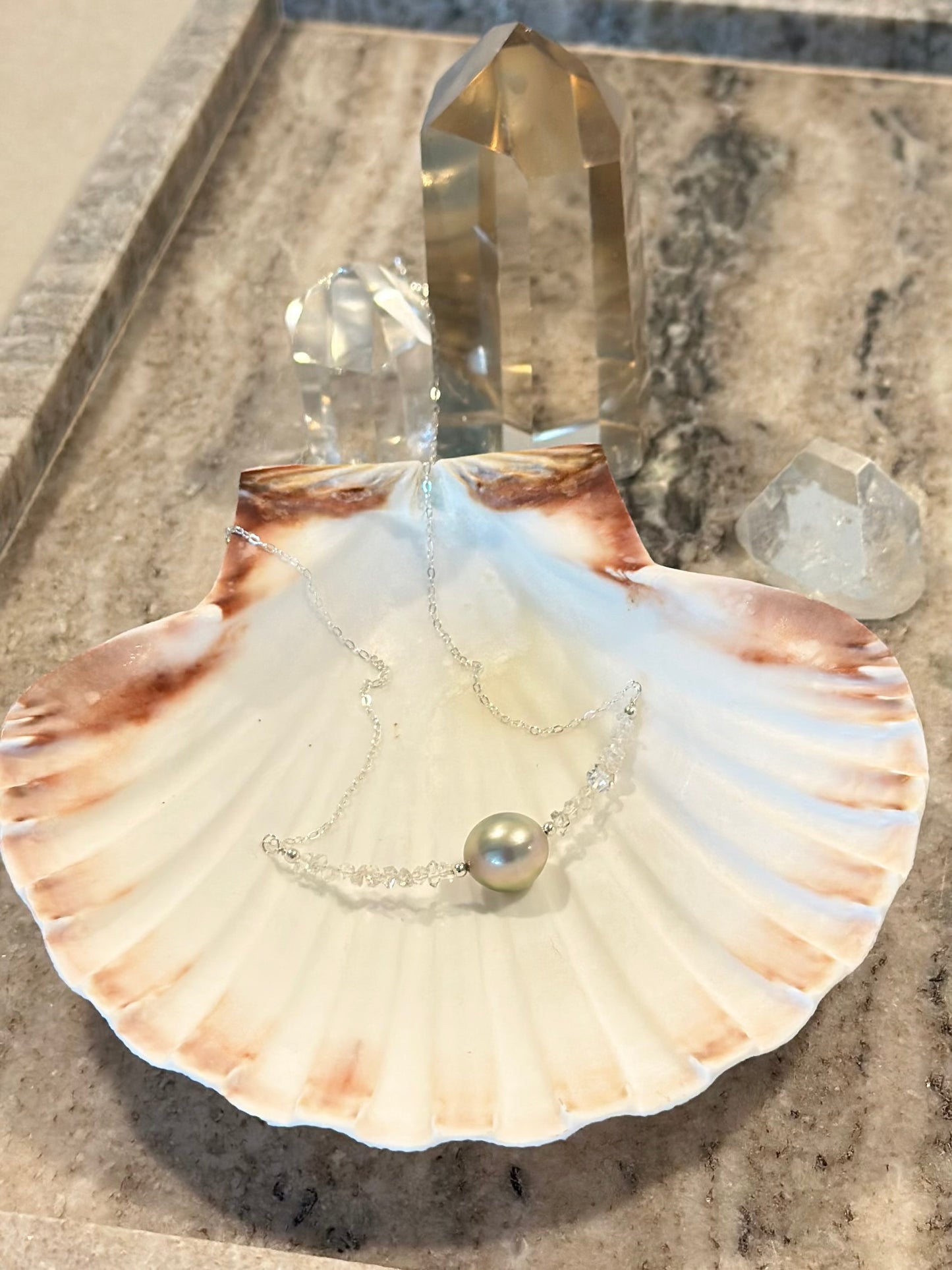 Collier diamant d’Herkimer & perle de Tahiti – Clarté cristalline et profondeur