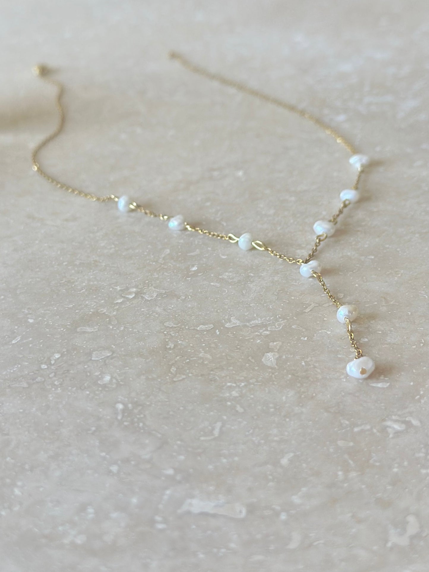 Colliers perles d’eau douce sur chaîne