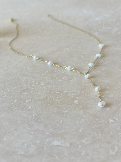 Colliers perles d’eau douce sur chaîne