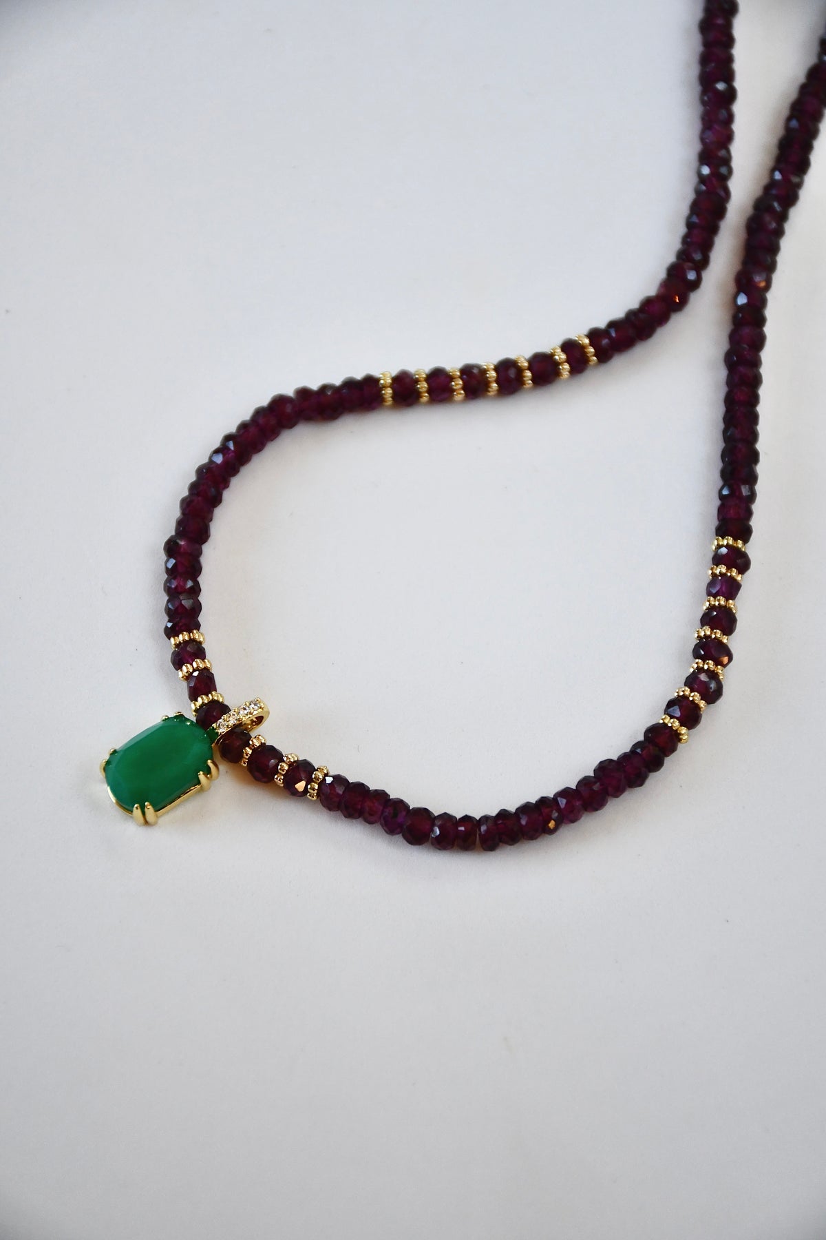 Collana Granato e Onice — L'Alce Ancorato