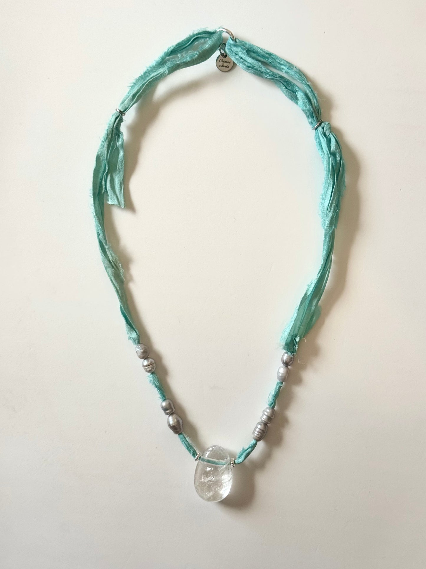 Collier Cristal de roche & Perles d’eau douce sur soie