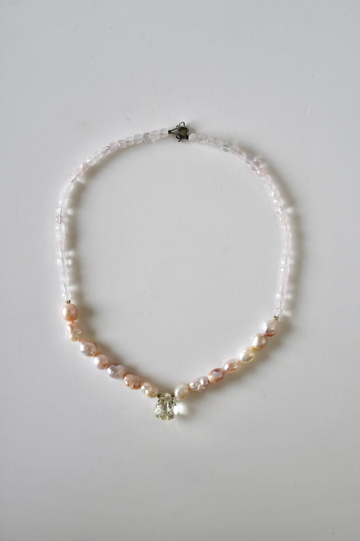 Collier Quartz Rose, Cristal de Roche & Perle d’eau douce — La lumière du cœur