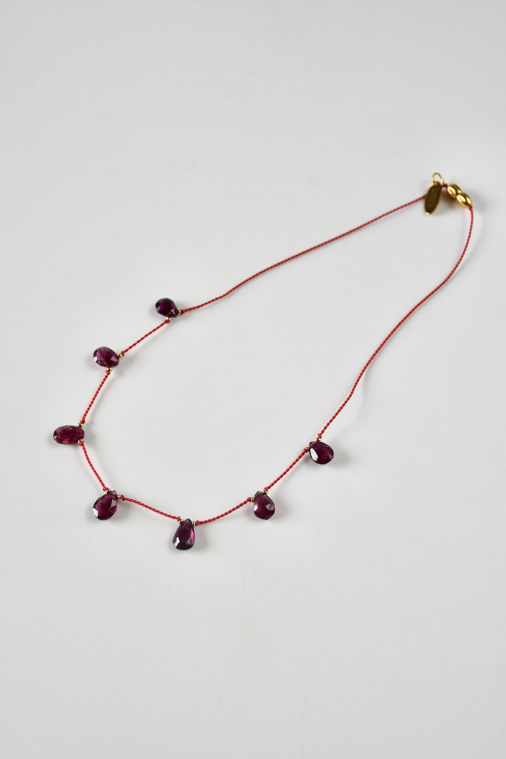 Collier Grenat sur soie
