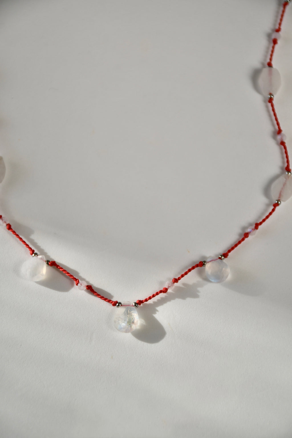 Collier Pierre de lune sur soie