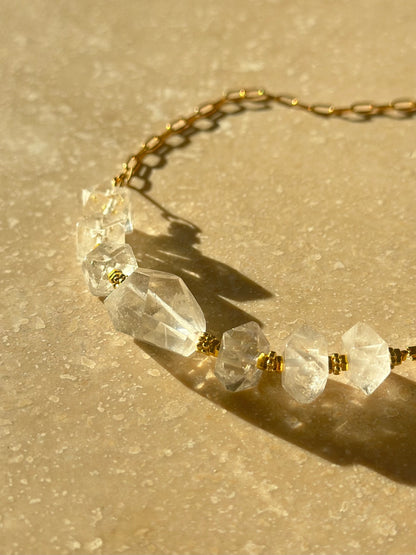 Collier Cristal de roche et Hématite – Clarté et Ancrage