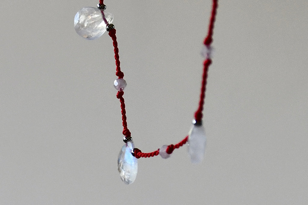 Collier Pierre de lune sur soie