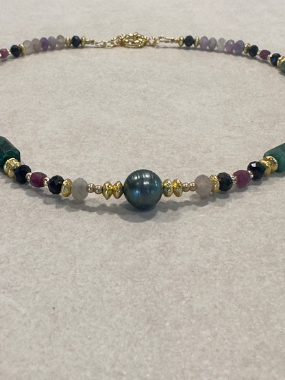 Collier “Ancrage du cœur” perle de Tahiti, tourmaline et émeraude
