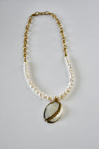 #41 Collana di perle d'acqua dolce e conchiglia