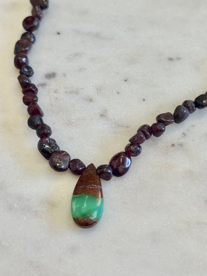 Collier Chrysoprase & Grenat — La renaissance par le cœur vivant