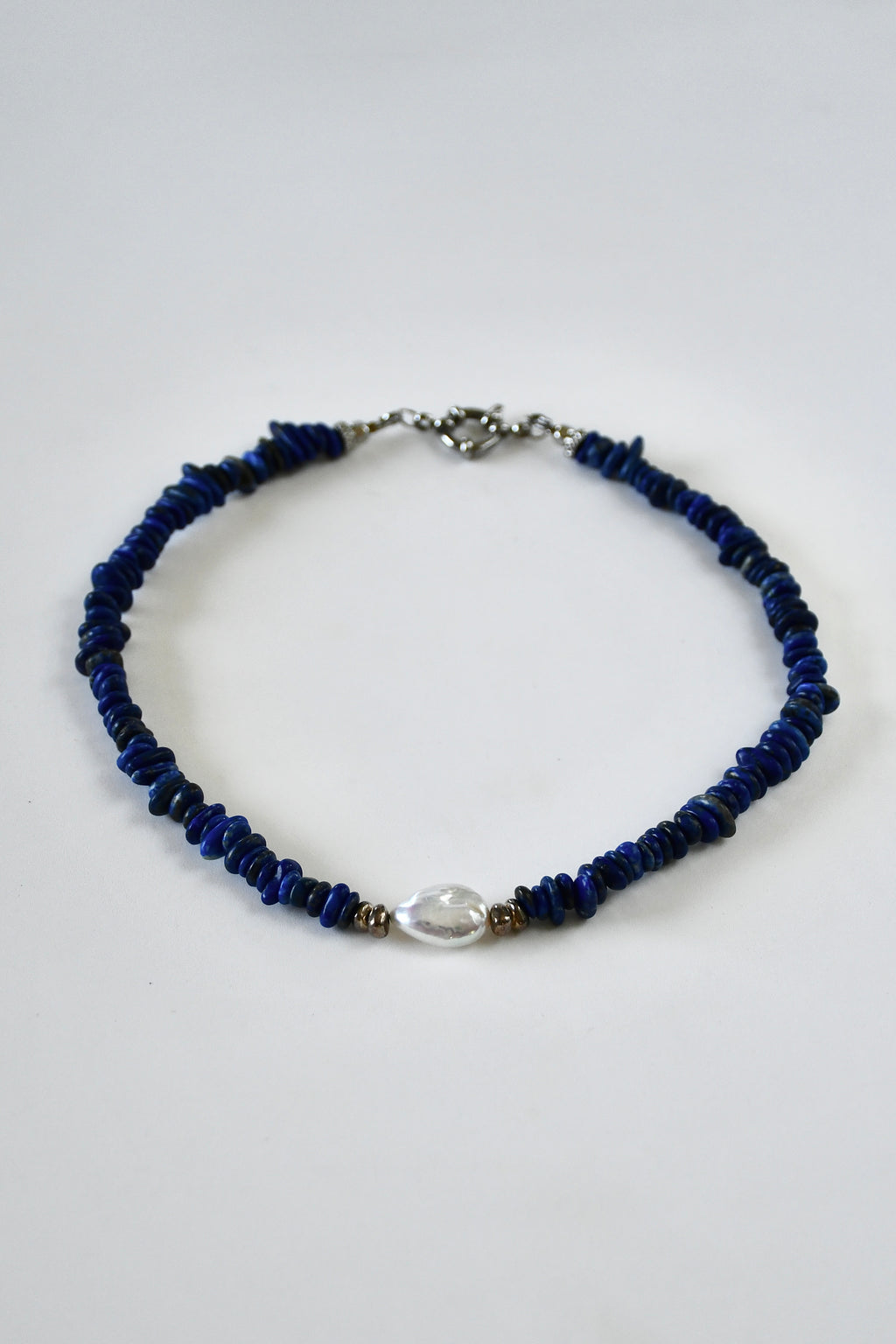 Collier Lapis Lazuli & perle d’eau douce — Vision, Vérité, Sagesse intérieure