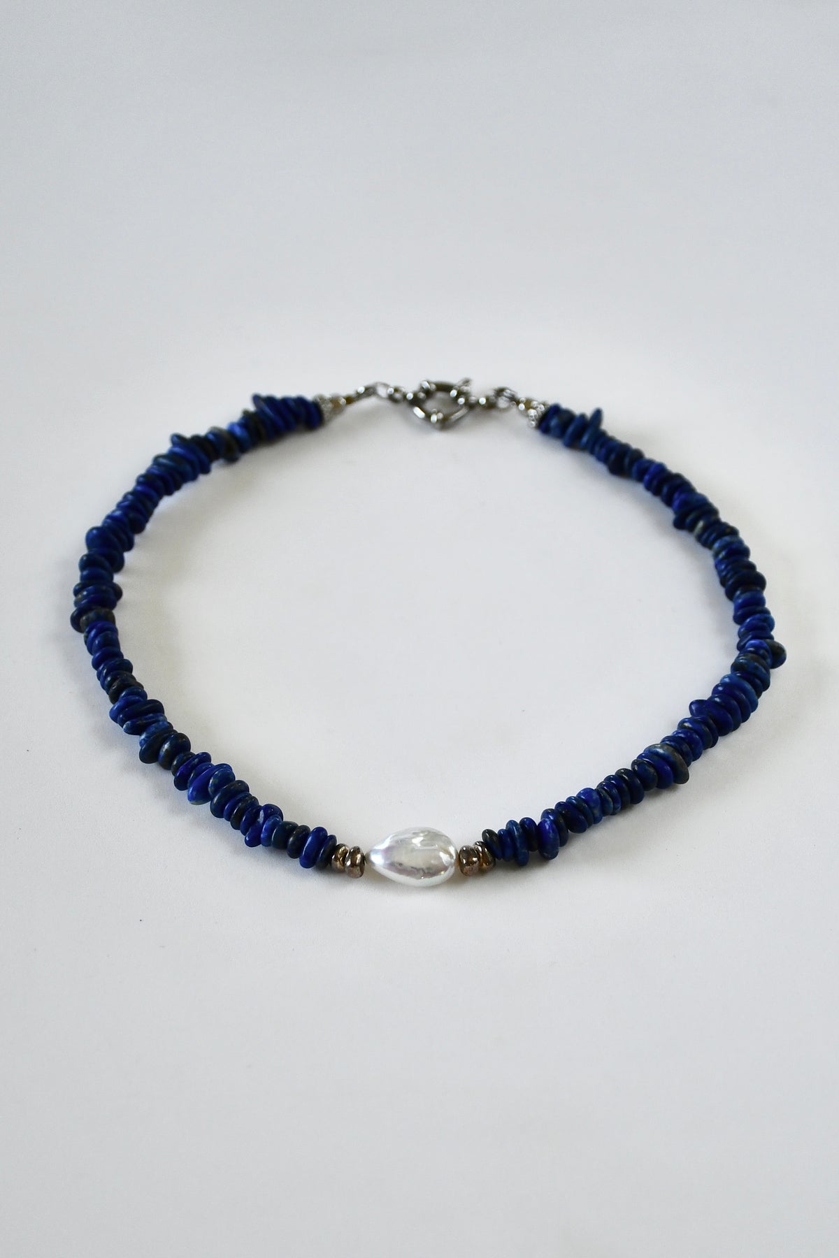 Collier Lapis Lazuli & perle d’eau douce — Vision, Vérité, Sagesse intérieure