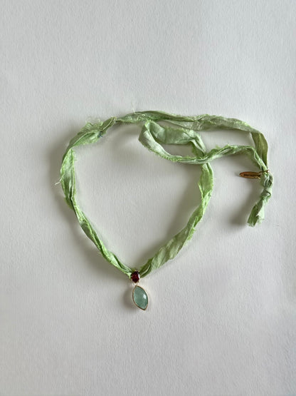 Collier Fluorite sur ruban de soie — L’esprit clarifié