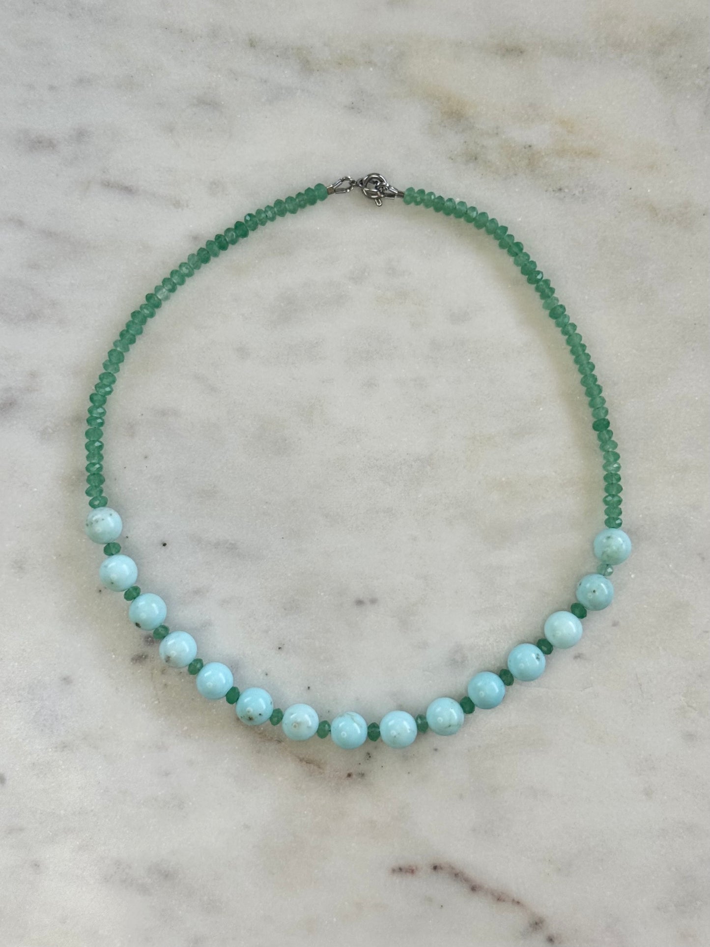 Collier Amazonite & Howlite — La paix comme fondation