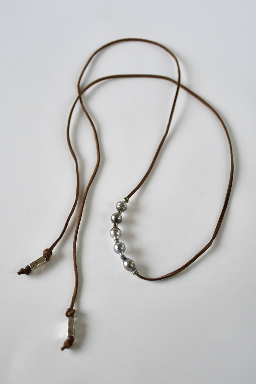Collier Perles de Tahiti sur cordon de cuir