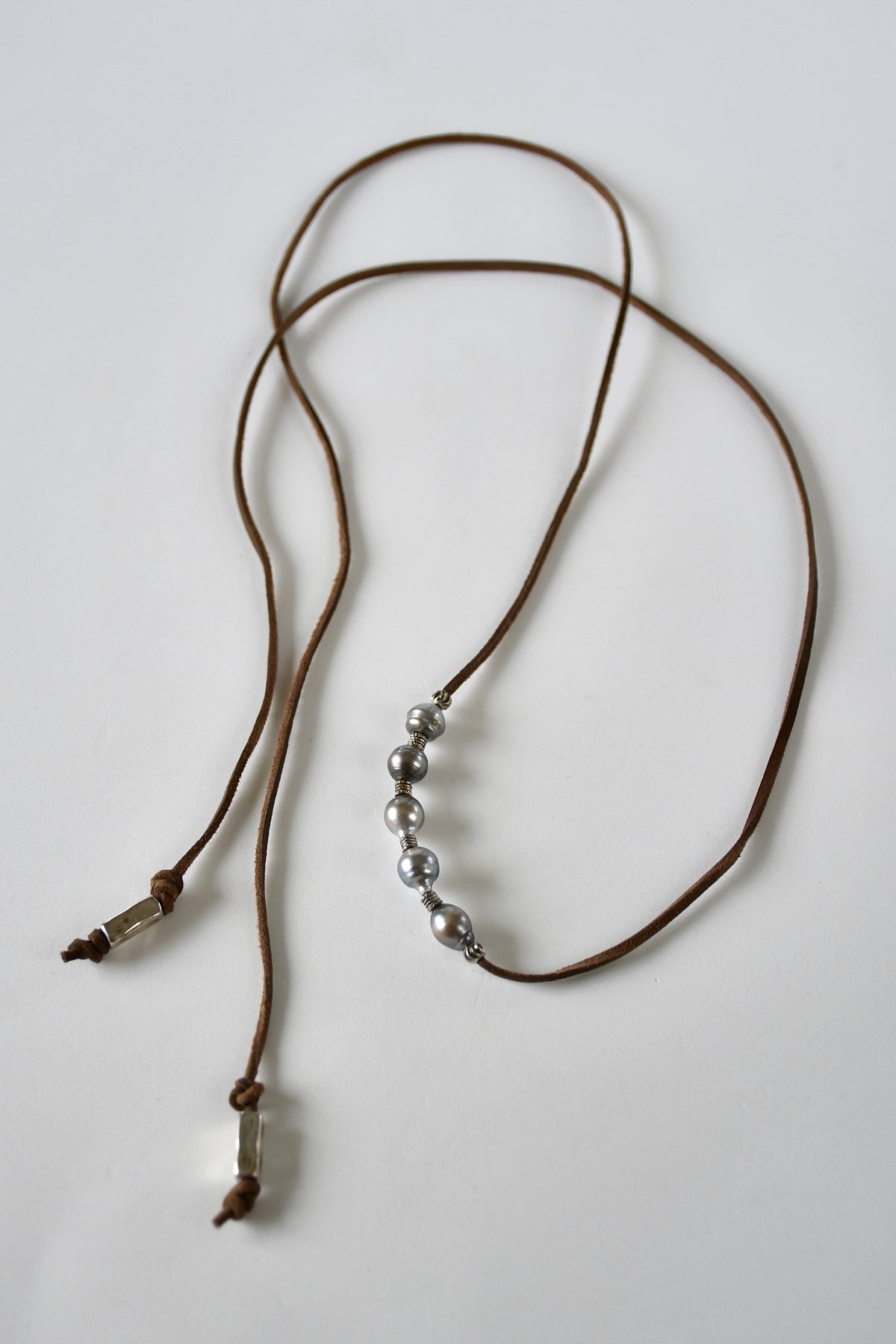 Collier Perles de Tahiti sur cordon de cuir