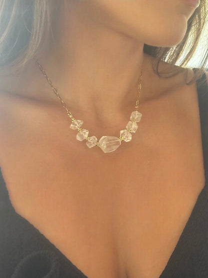 Collier Cristal de roche et Hématite – Clarté et Ancrage