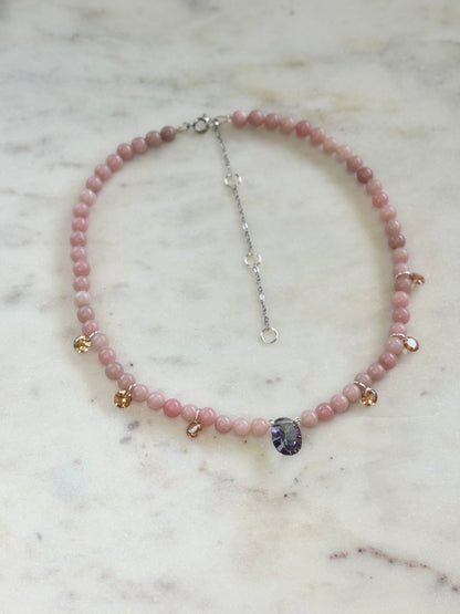 Collier Opale rose & Cristal — La tendresse à l’état pur