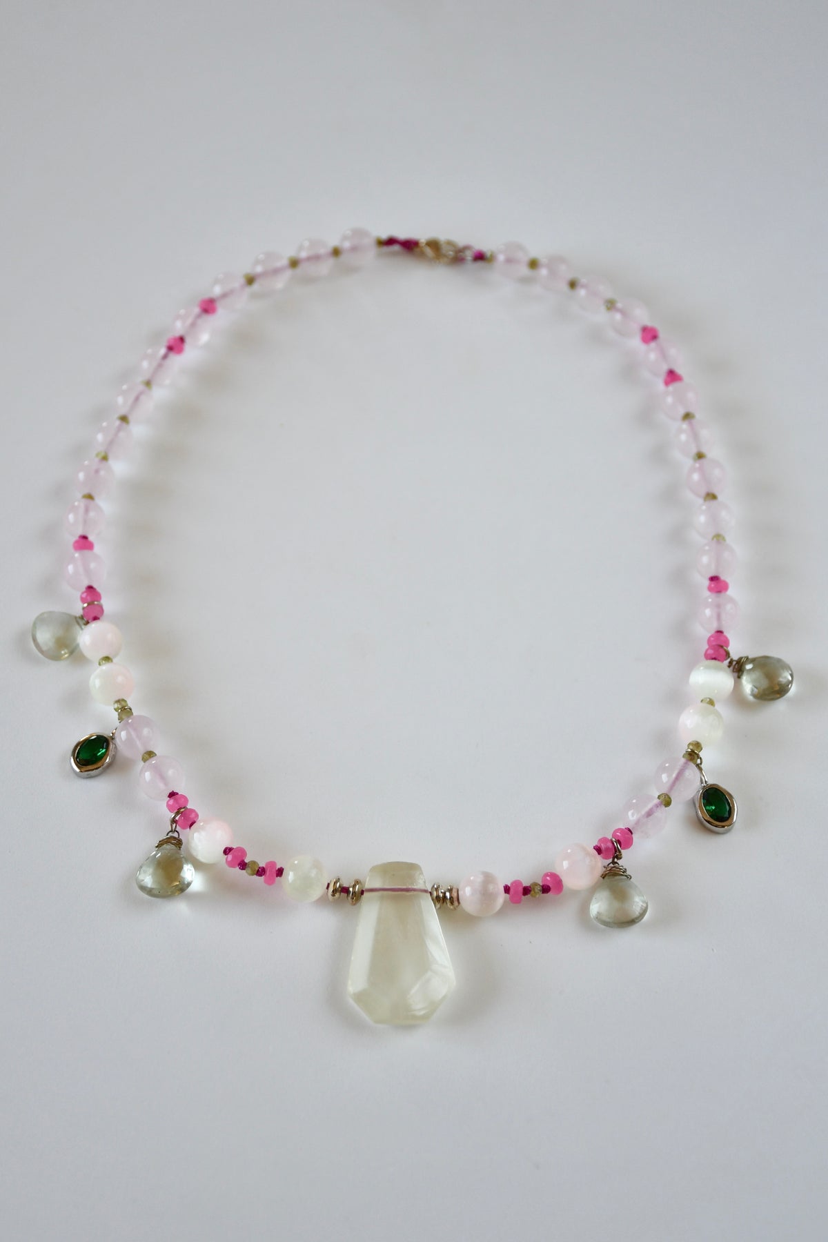 Collier Quartz Rose, Sélénite, Jade & Améthyste — Douceur, Harmonie & Sérénité