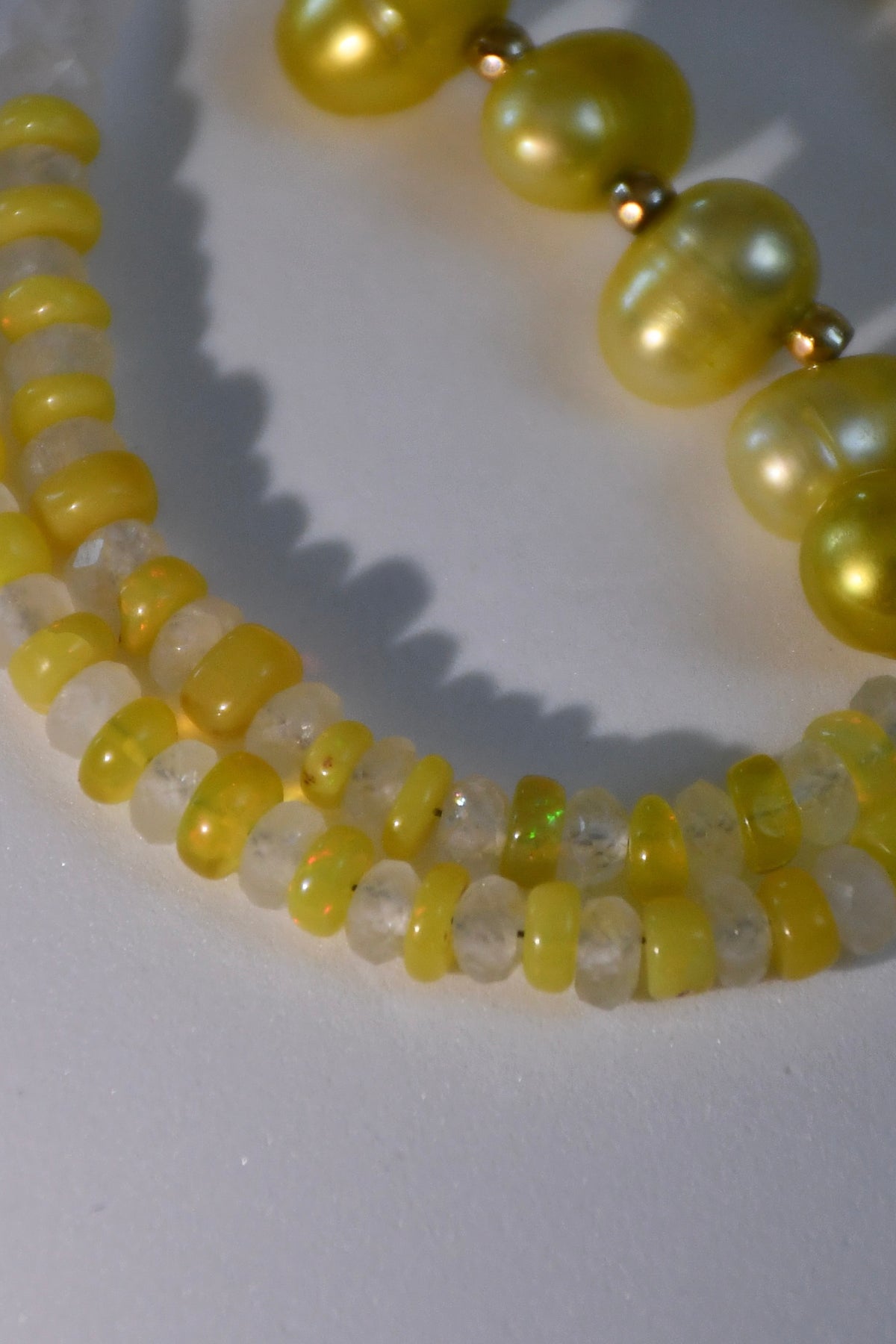 Collier Opale Éthiopienne, Perles d’eau douce & Cristal de roche
